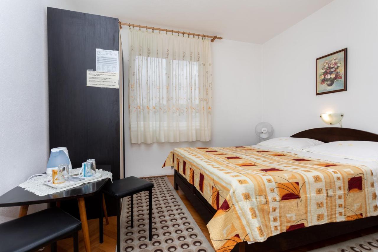 Rooms & Studio Apartment Mira バスカ エクステリア 写真