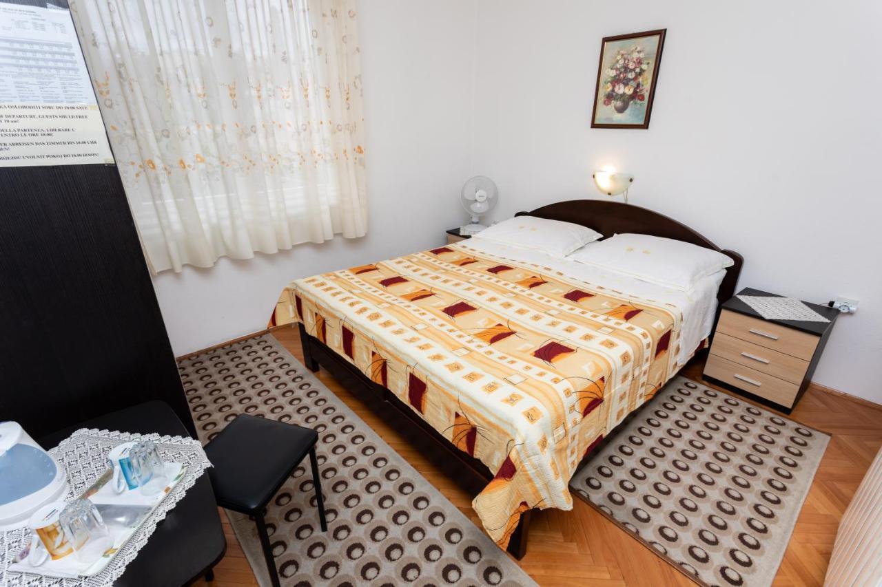 Rooms & Studio Apartment Mira バスカ エクステリア 写真